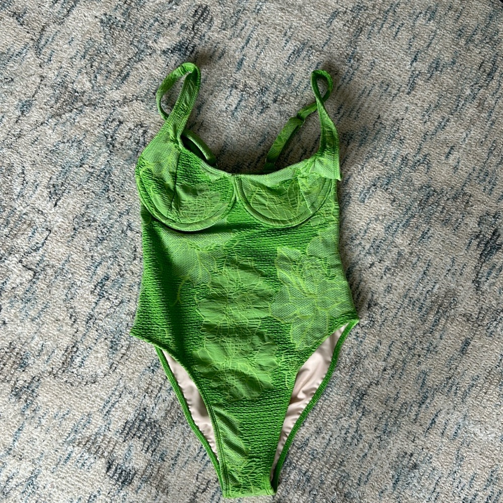 Seea green underwire one piece swim suit